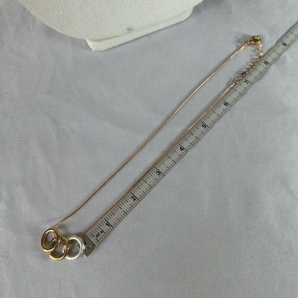 Dainty meets minimal floating circles necklace - Picture 5 of 8